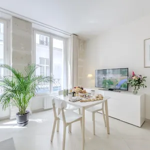 Jardin Saint Honore פריז